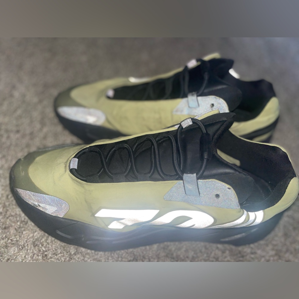 Yeezy 700 MVNM